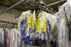 garment conveyor of dry cleaning bags